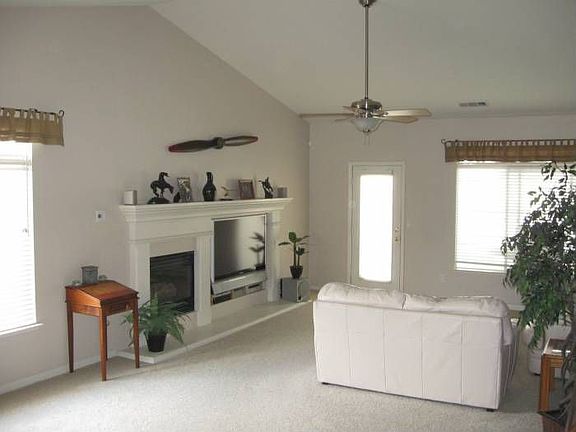 4th image of 228 Chambers Dr