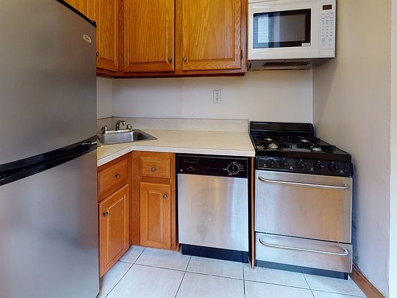 5th image of 203 W 85th St Penthouse 5D