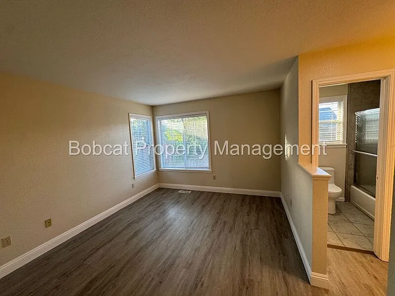 426 Springview Dr — Photo 17