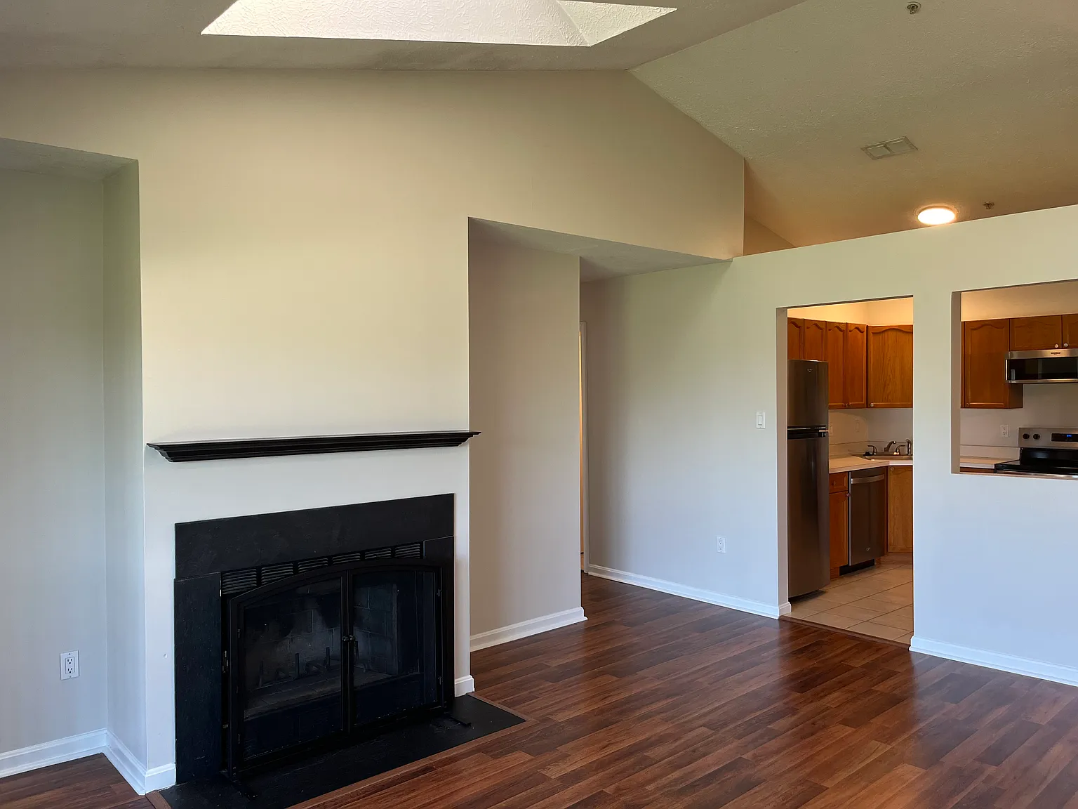 2 bed, 1169 sqft, $1,600 — Photo 3
