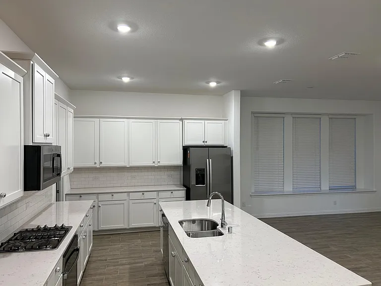 2513 Birchcrest Dr — Photo 7