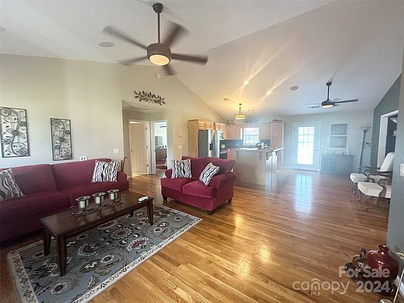 2nd image of 124 Deer Creek Dr