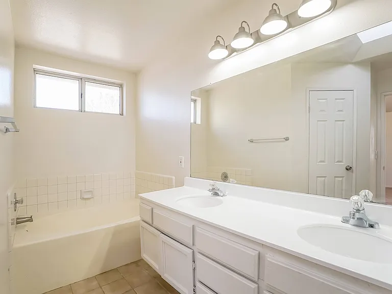 5316 Gardendale Ln — Photo 12