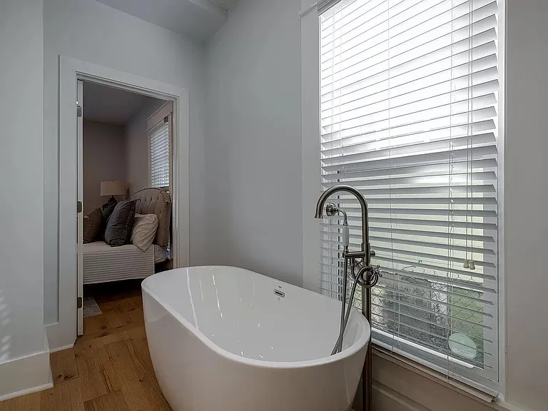 2215 Lindell Ave — Photo 10
