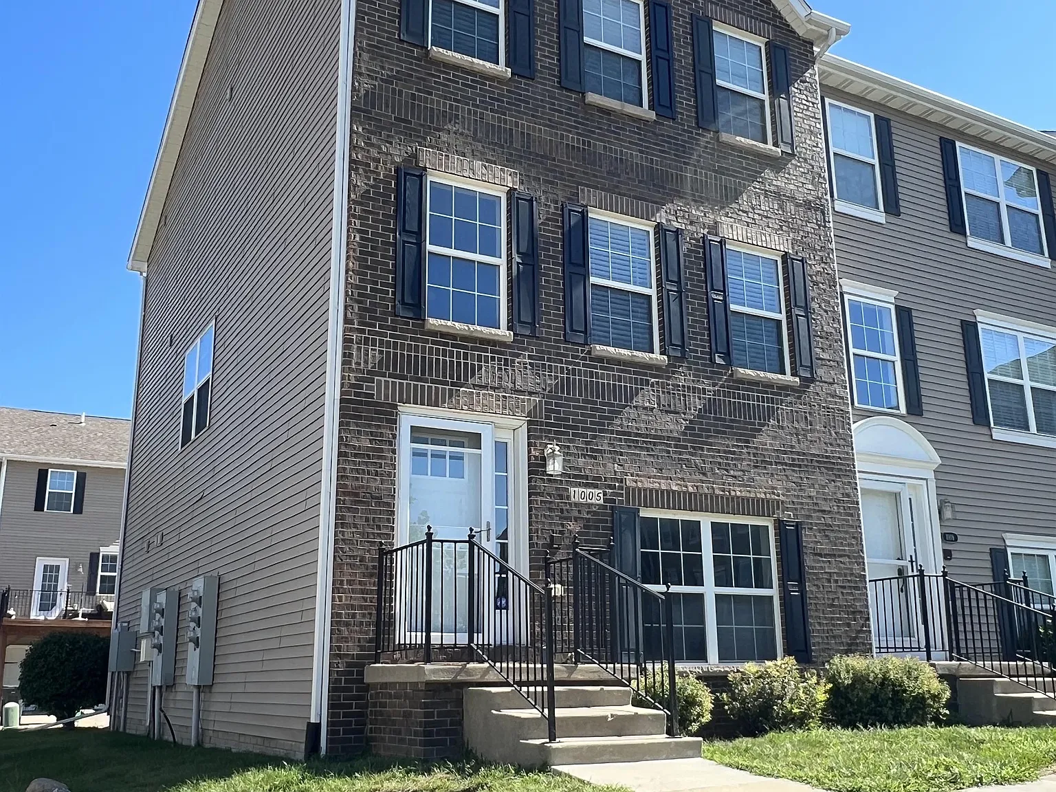 1005 Northeast Kamies Lane - Townhome — Photo 1