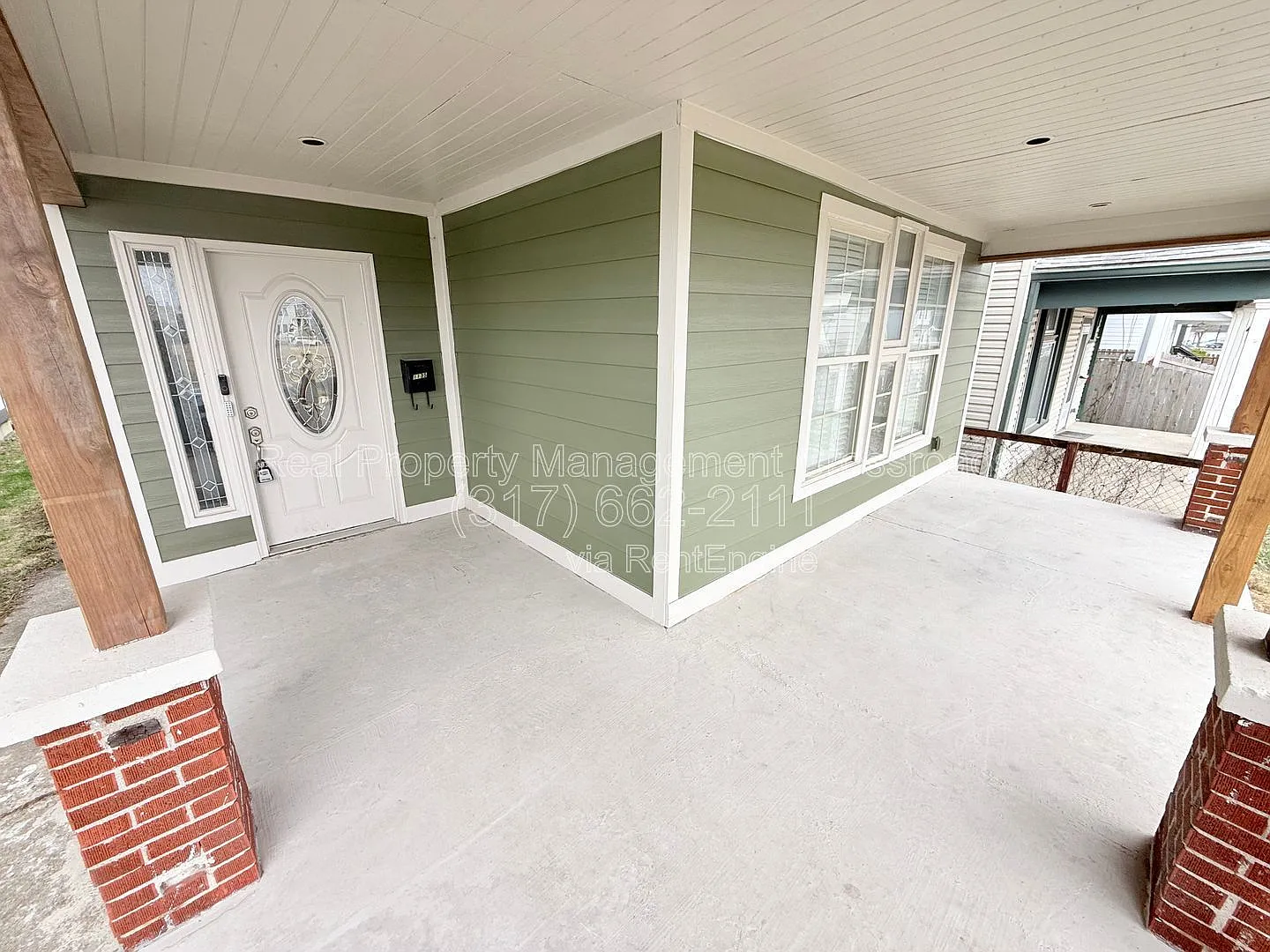 4 bed, 2.5 bath, 2700 sqft, $2,495 — Photo 3