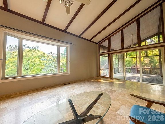 3rd image of 506 Country Club Rd