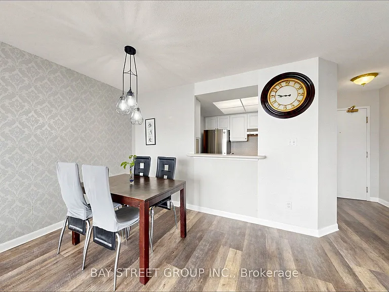 1001 Cedarglen Gate #Penthouse 720 — Photo 16