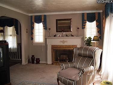5th image of 15700 Chatfield Ave