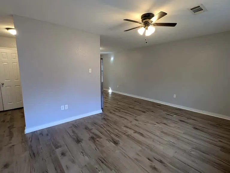 1413 Hardy St — Photo 3