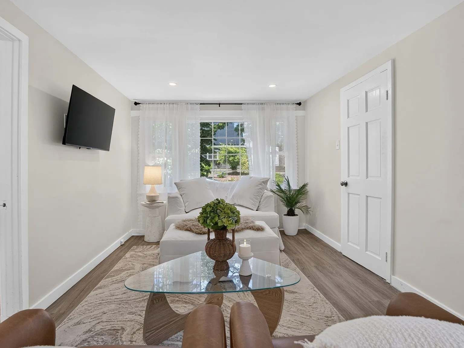 2 bed, 1.0 bath, 704 sqft, $2,450 — Photo 3