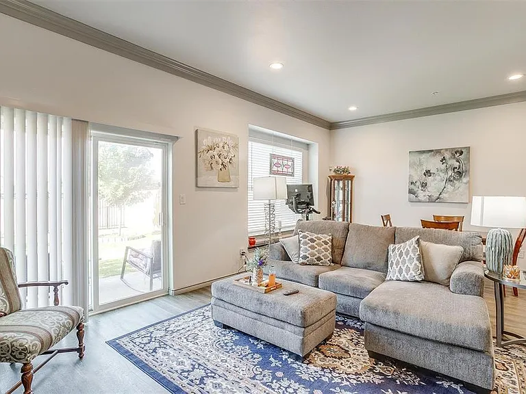1313 Summerset Ln — Photo 24