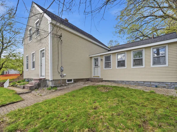 28 W Prescott St, Westford, MA 01886