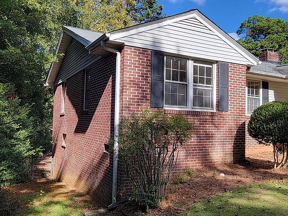 3rd image of 12 Piney Woods Ln