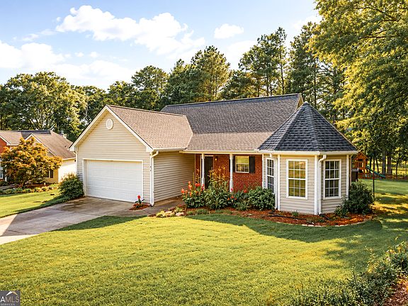 3rd image of 516 Cambridge Way