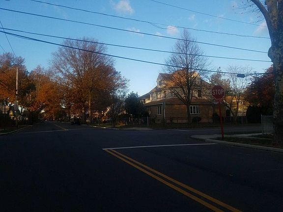 5th image of 318 Lowell Ave