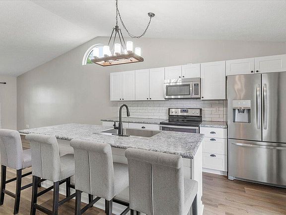 4th image of 313 Springwood Ln