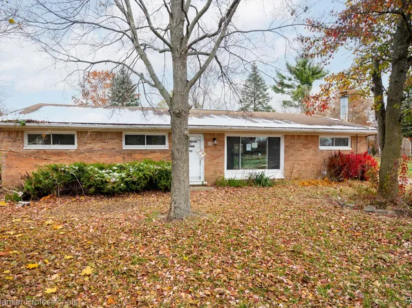 1401 Shaw St, Walled Lake, MI 48390