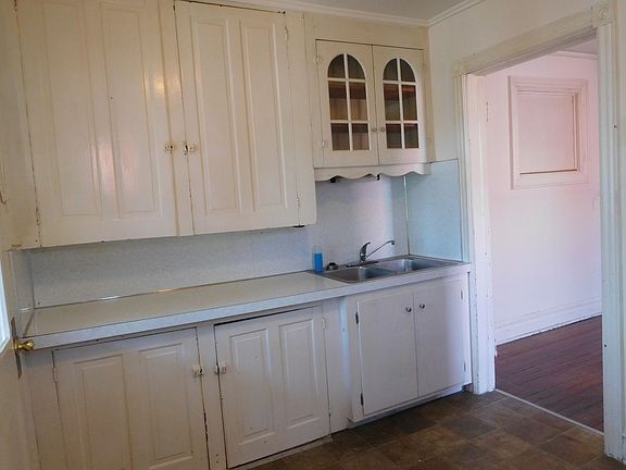 4th image of 39-43 E Main St #6