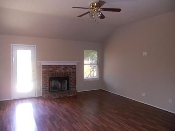 2nd image of 6102 Maple Leaf Dr