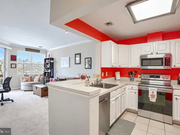 23 Pierside Dr Unit 127, Baltimore, MD 21230