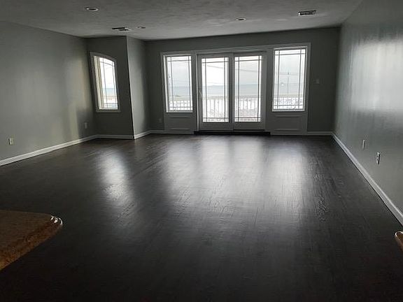 3rd image of 327 W Broadway
