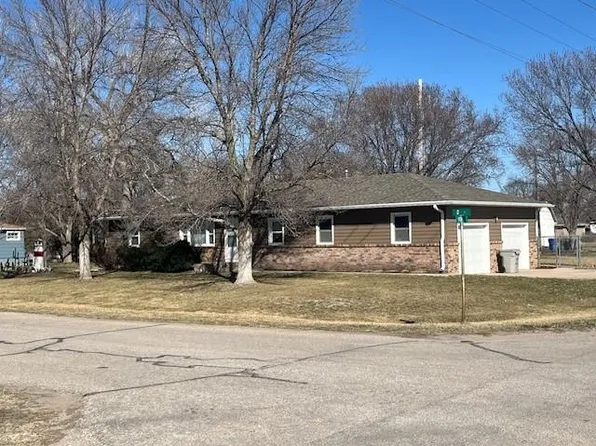 827 D St, Shelton, NE 68876