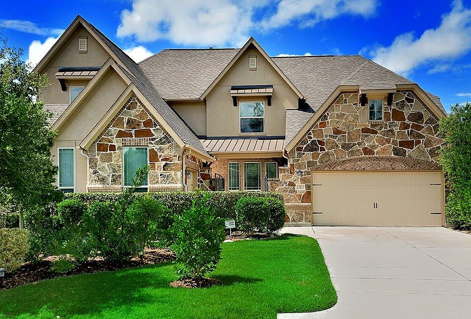 1st image of 11 Tioga Pl
