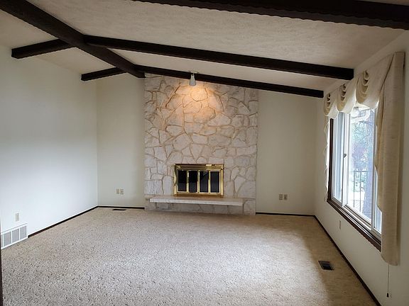 3rd image of 24118 E Lakeridge Dr
