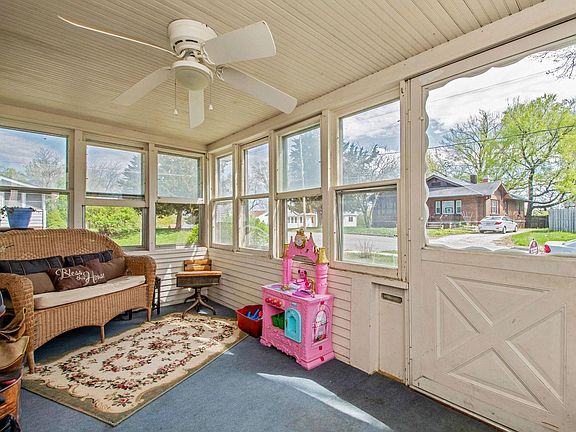 2nd image of 501 Olinda Ave