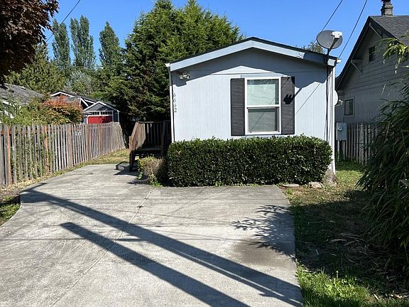 2nd image of 6662 NE Pine St
