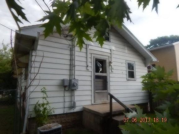 2nd image of 2403 Putnam St
