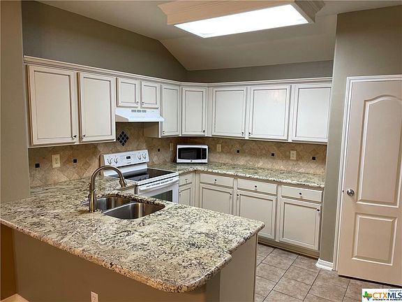 2nd image of 210 Yosemite Dr