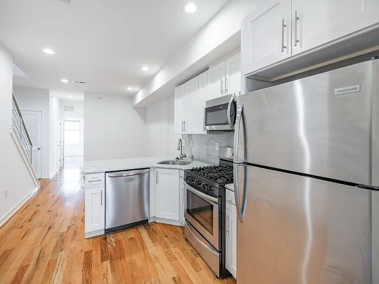 1642 N Marshall Street — Photo 5