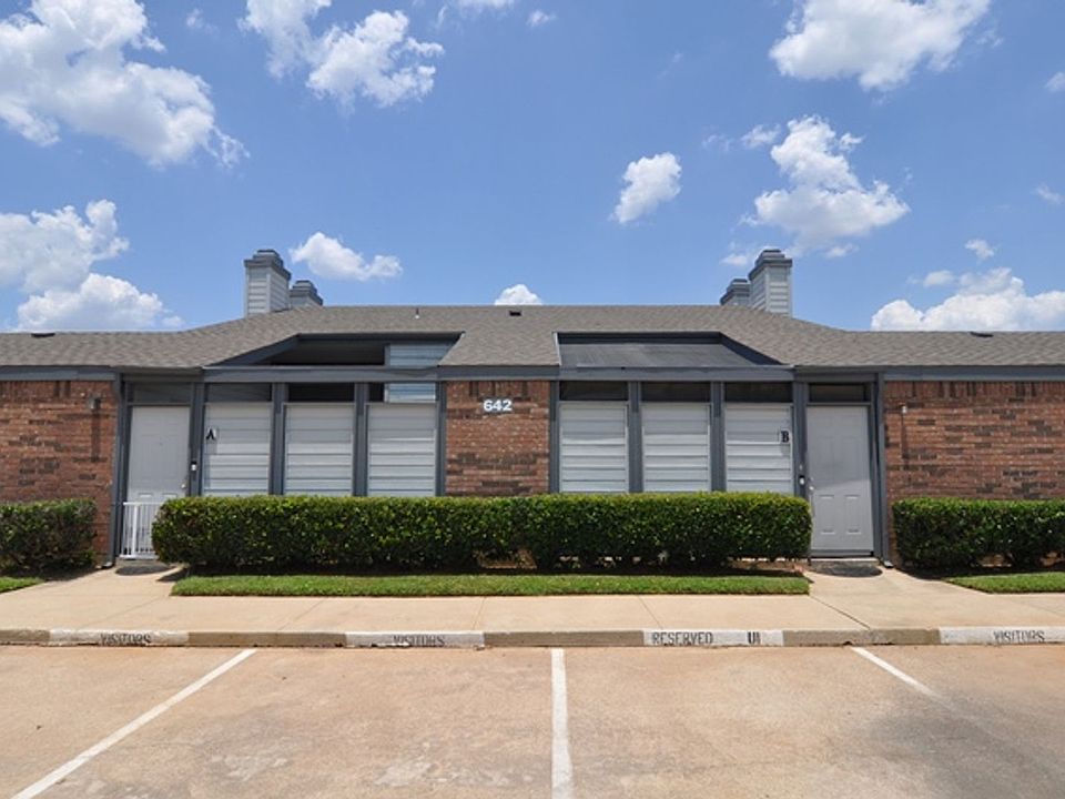1st image of 642 Bellaire Dr APT D