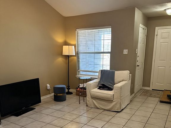 3rd image of 1014 Sun Meadow Ct