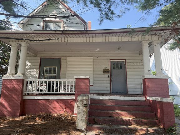2nd image of 605 W Armstrong Ave