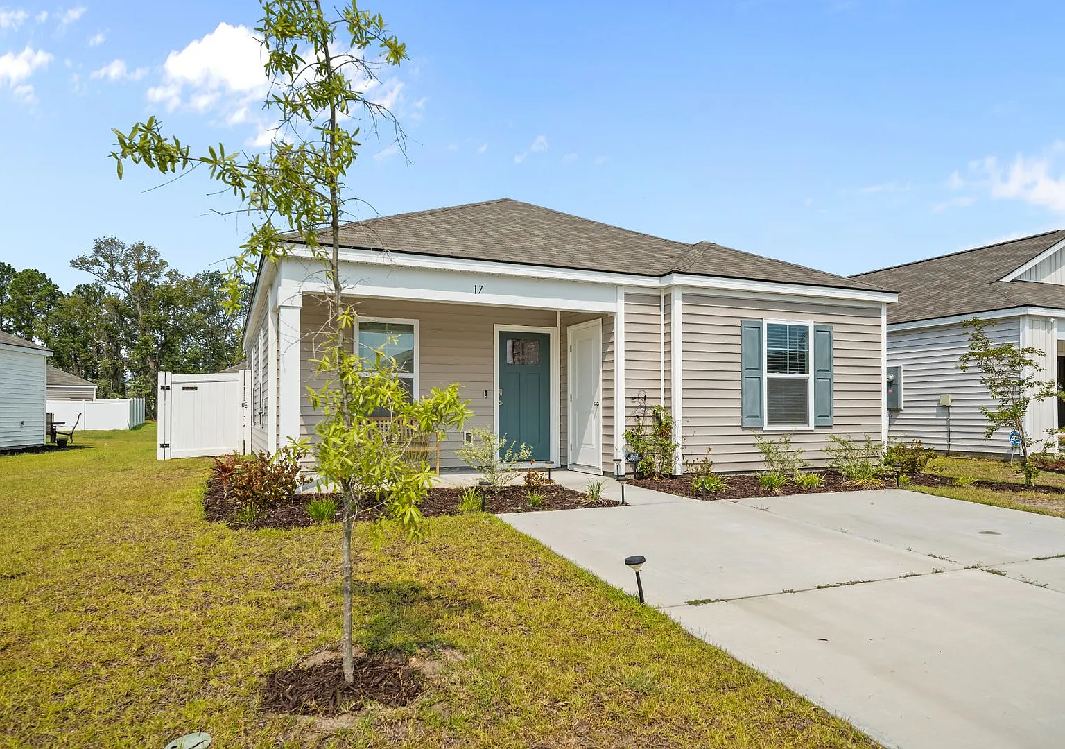 Comfort & Style in Rice Hope Beautiful 2BR Home in Port Wentworth — Photo 2
