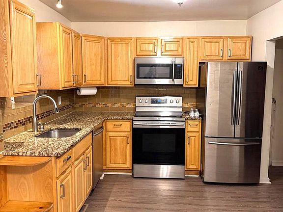4th image of 15 Walnut St