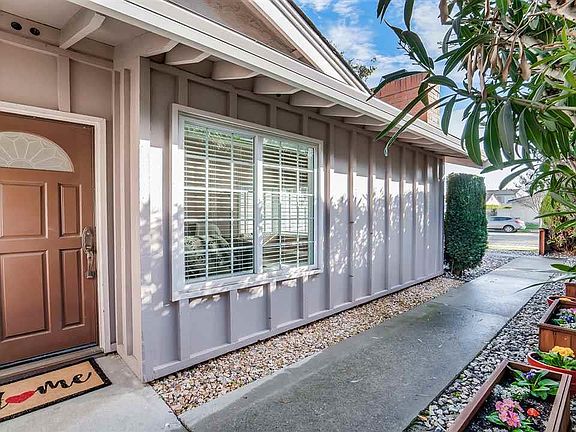 3rd image of 6353 Benecia Ave