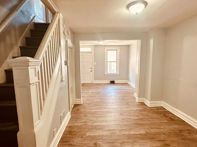 944 Oak St #1 — Photo 1