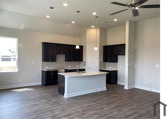 3rd image of 6401 Folsom Ave
