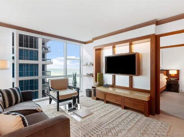 6801 Collins Ave #909, Miami Beach, FL 33141