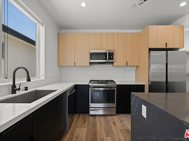 839 N McCadden Pl #B — Photo 6