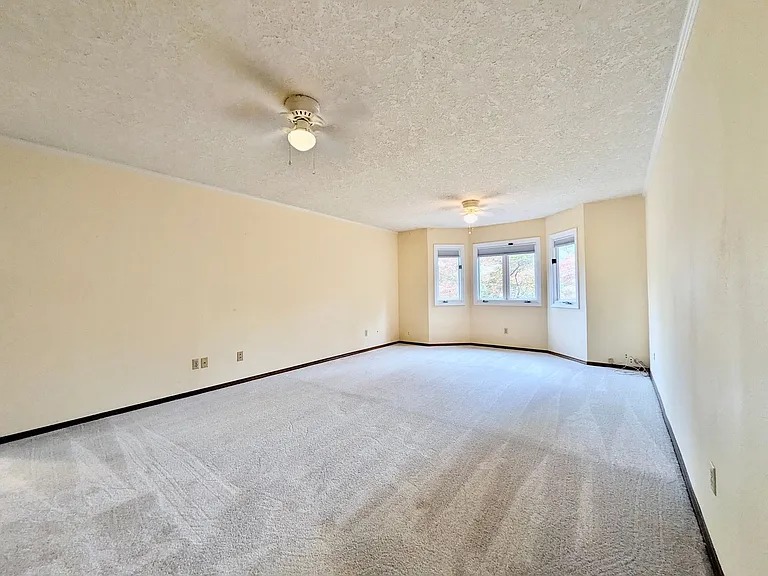 18132 Westview Dr — Photo 32