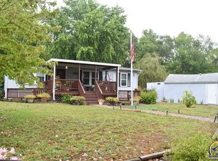 10088 Quail Hill Dr, Ozawkie, KS 66070