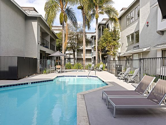Love where you live when you live at The Hills at Fashion Valley.