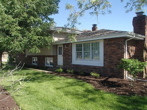 2nd image of 633 Shorewood Dr