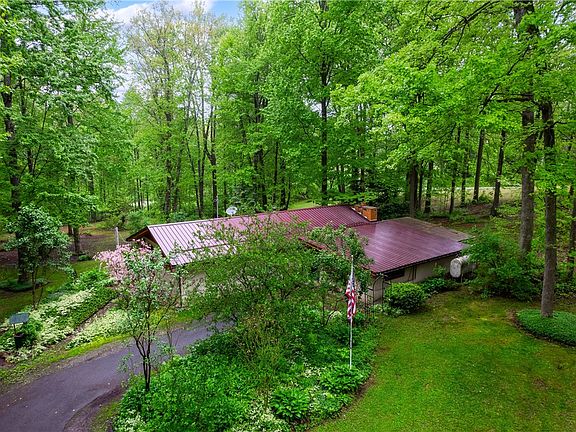 5th image of 697 Anderson Rd