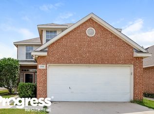 6900 Amberdale Dr, Fort Worth, TX 76137